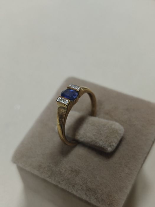 Inel aur 9k 1.88gr cu diamante și safir natural (r)