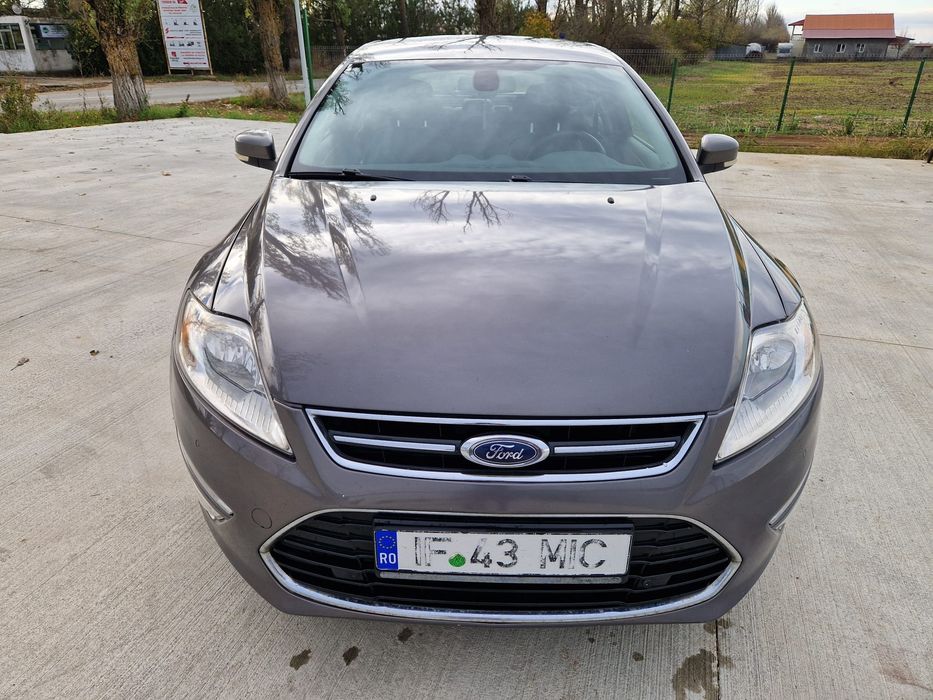 Vând Ford mondeo