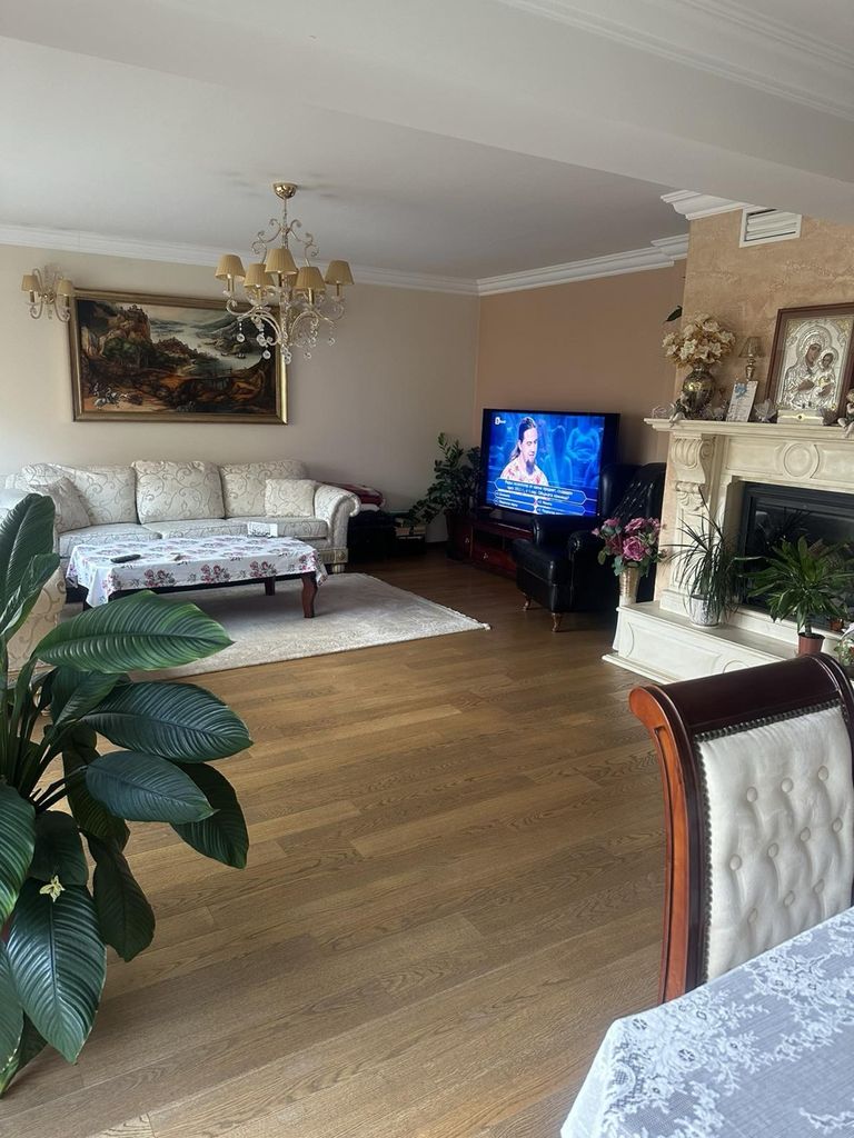 Продава се Тристаен апартамент в Благоевград, Идеален център - 125 кв.м за 1840 €/кв.м - Снимка #1