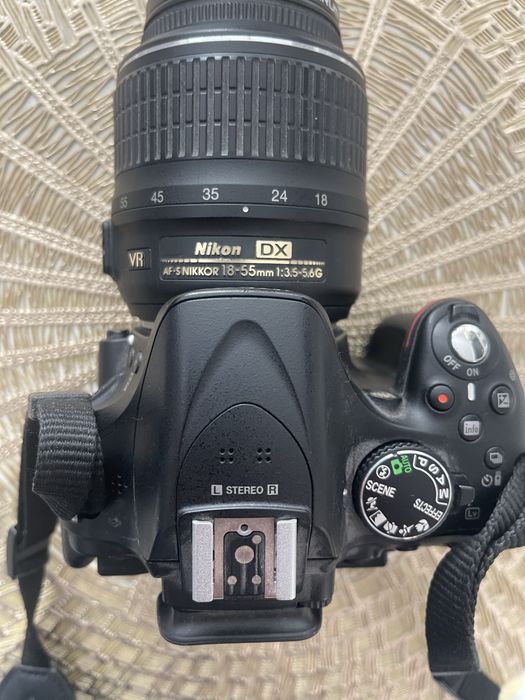Nikon D5200 + obiectiv Nikon 18–55mm VR — stare foarte bună