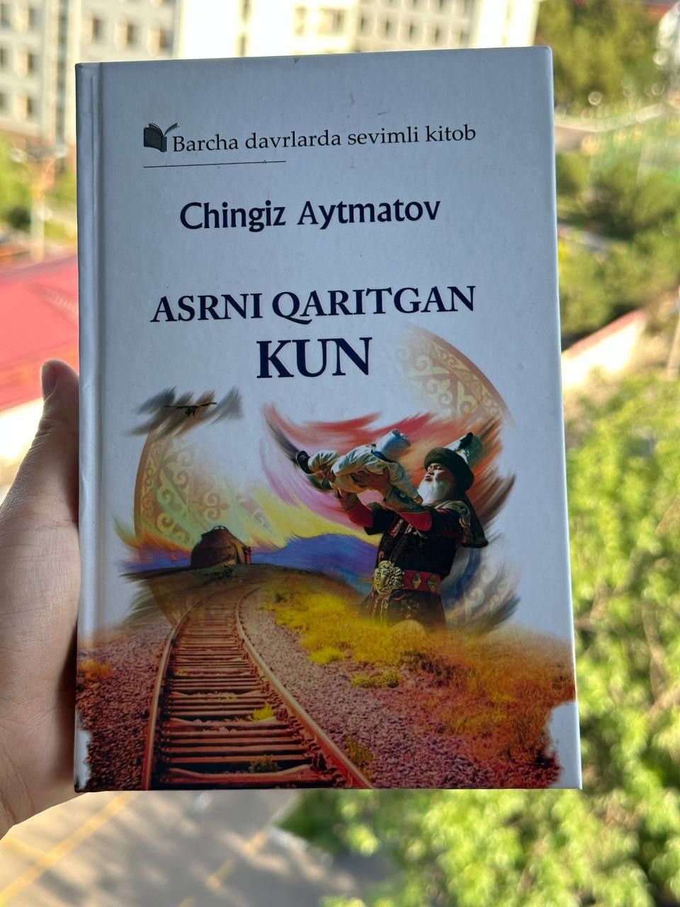 Kitoblar sotiladi