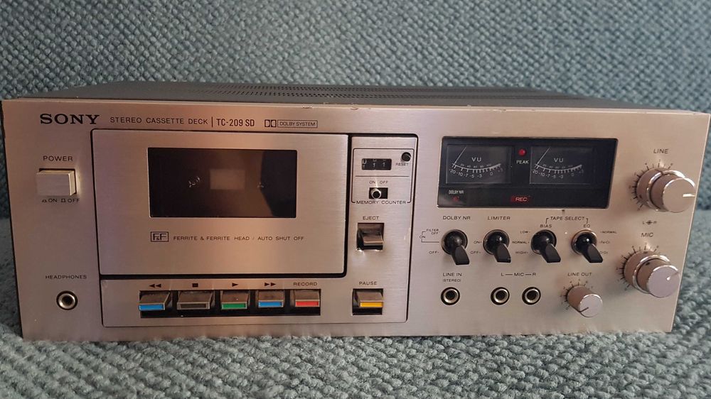 vintage Cassette Deck SONY TC-209 SD (1975)