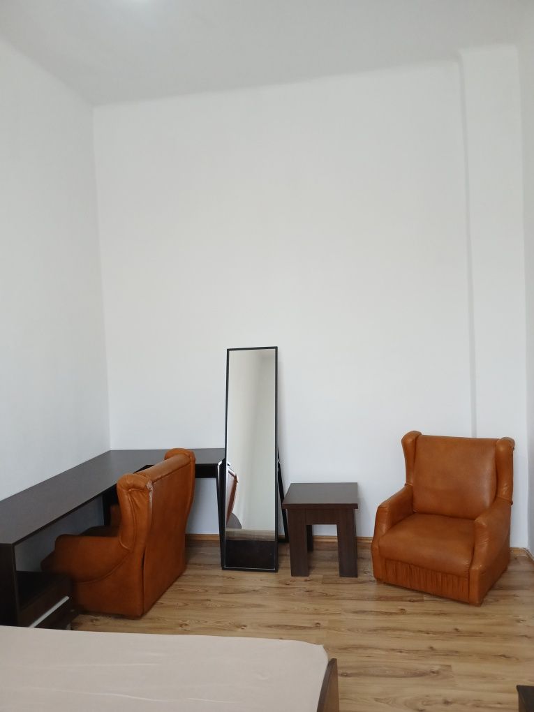 Particular închiriez garsoniera centru