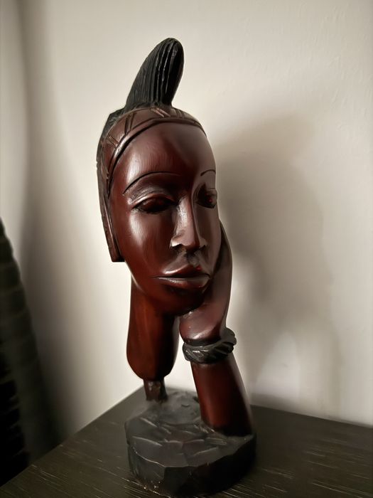 Статуетка от махагон,цена 85 лв.