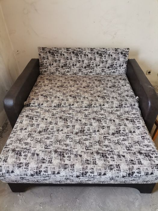 Canapea extensibilă de doua persoane in stare perfecta.