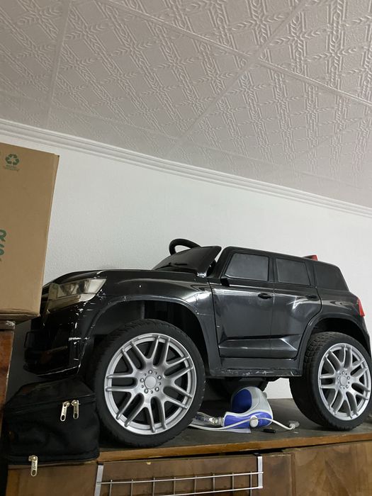 Продам машинку Toyota 300