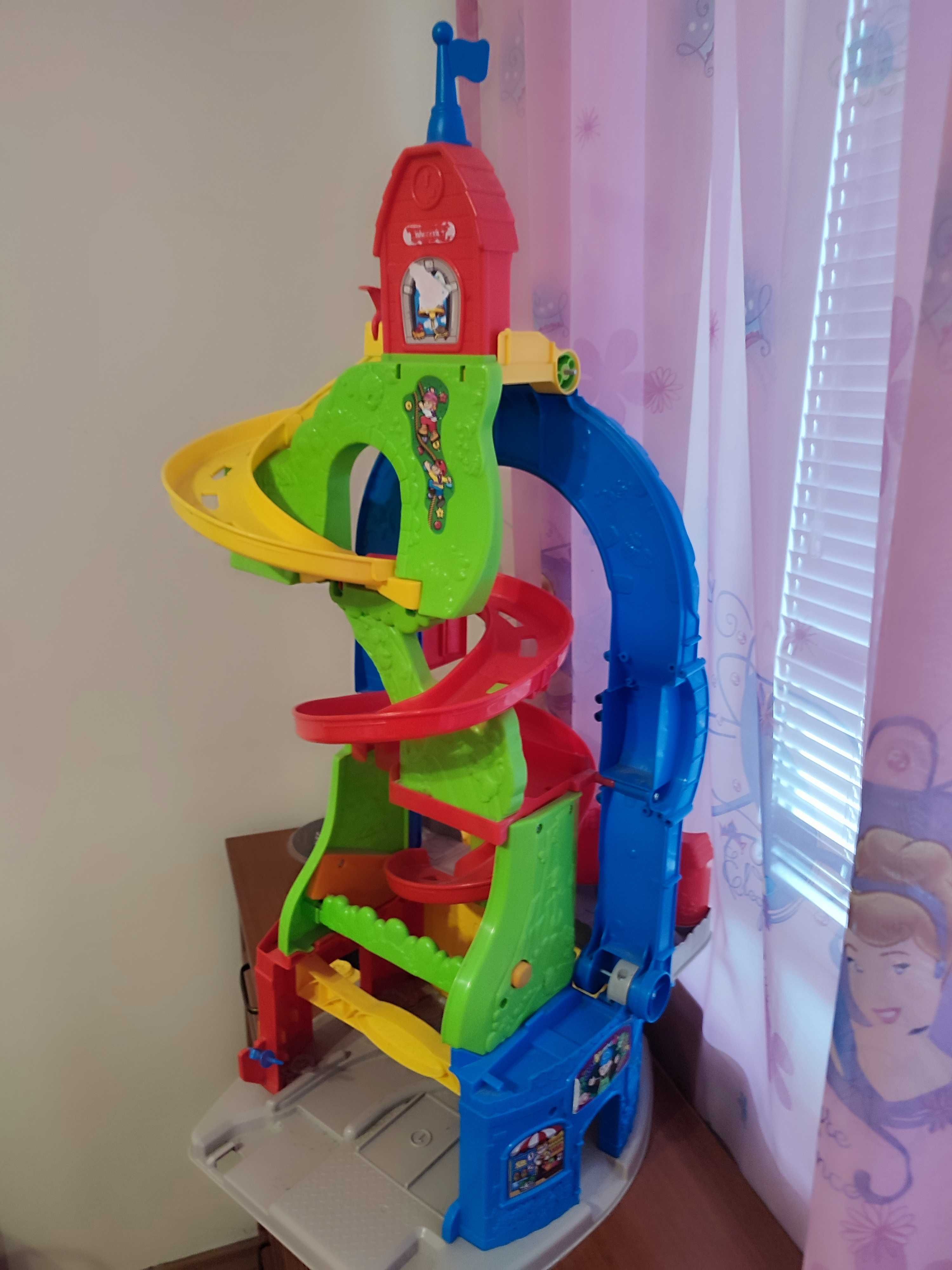 Състезателна Писта за коли на Fisher Price Little People