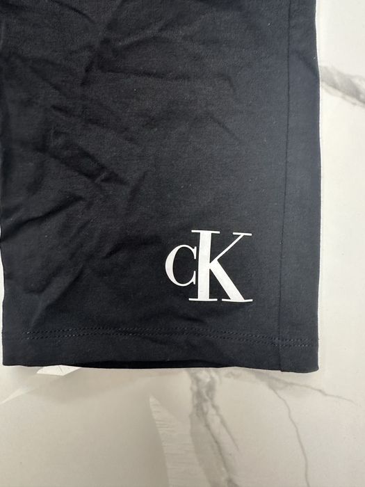 Къс Клин с тениска calvin klein и чанта