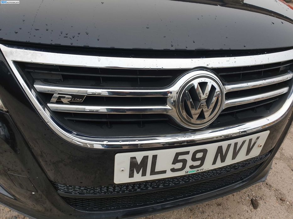 Bara Spoiler Fata cu Grila cu Emblema si Grile Proiectoare Volkswagen Tiguan NFL Non Facelift 2007 - 2011 Culoare LC9X [K0992] [K0989]