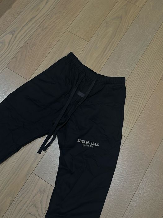 Pantaloni Essentials Marimea M