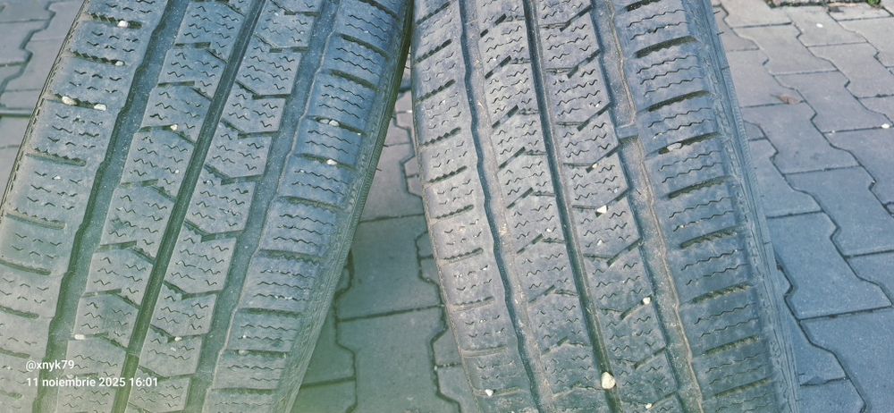 Vând  cauciucuri iarnă 215 65 16c