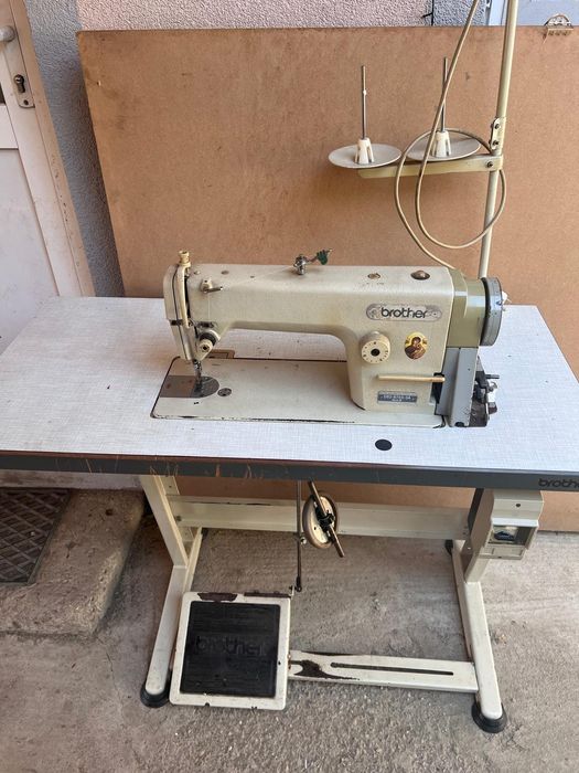 Mașini de cusut profesionale Brother