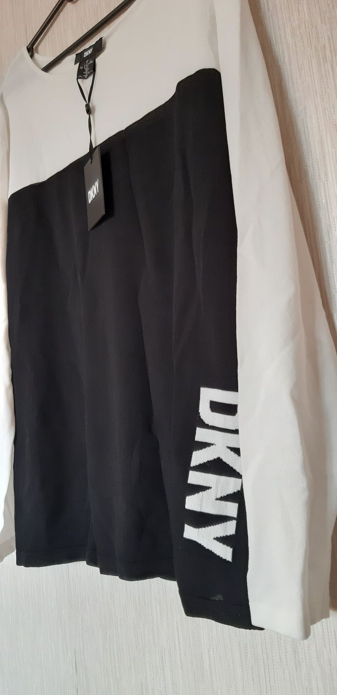 Оригинална  блузка на DKNY