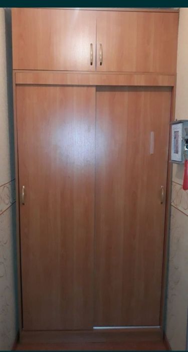 Продам шкаф-купе в хорошем состоянии, механизм работает. 
Высота 2,4 м
