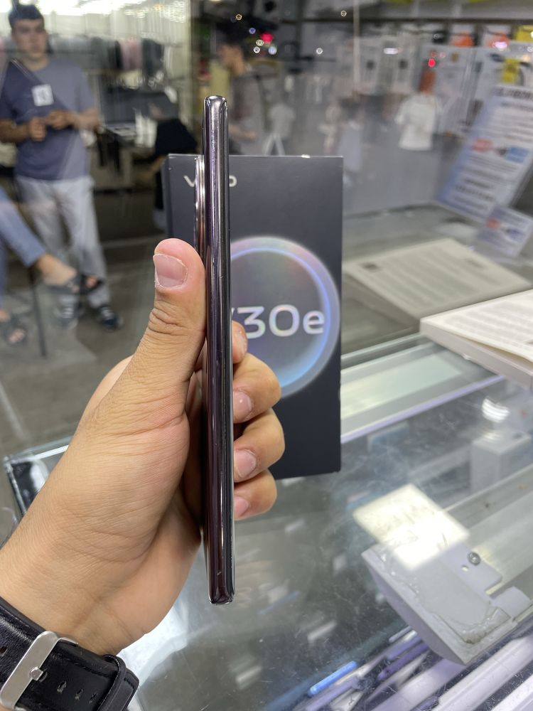 Vivo V30e 8/256 gb