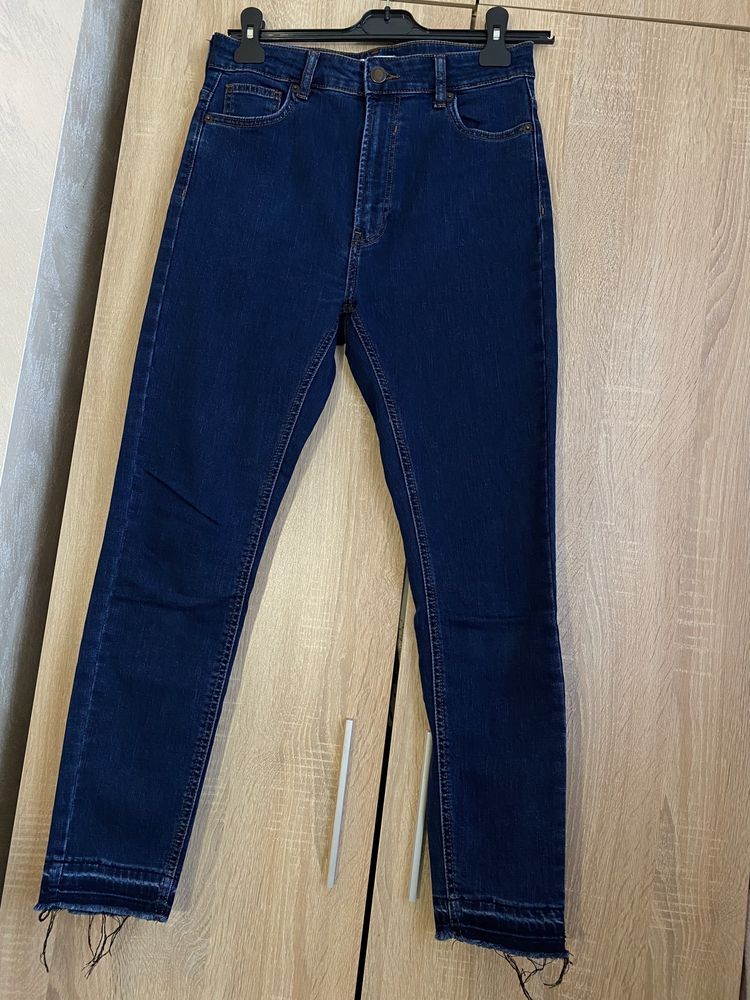Bershka Тъмно сини дънки 36 S