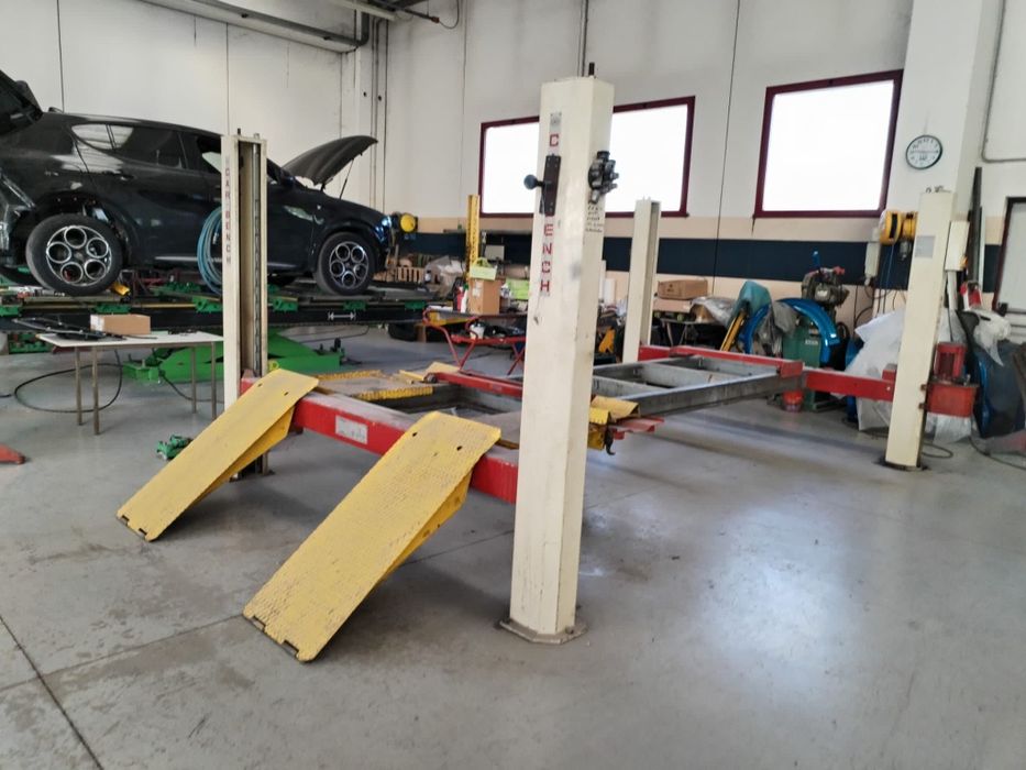 Stand Elevator pt îndreptat caroserii auto și autoutilitare