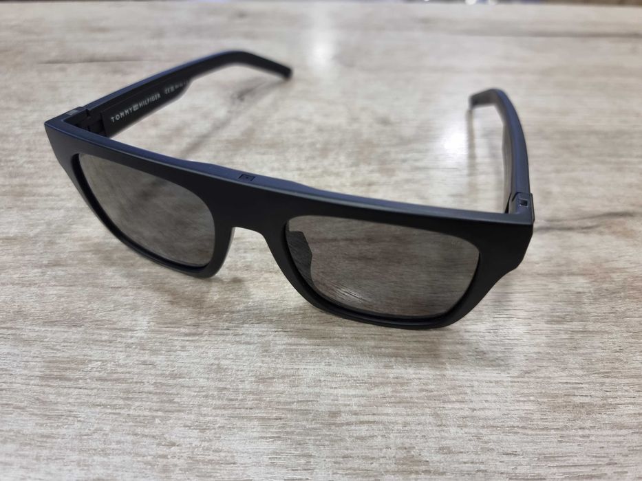 TOMMY HILFIGER Cлънчеви очила