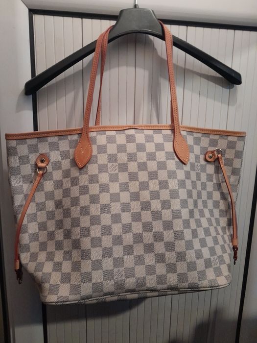 Vând gentuta Louis Vuitton