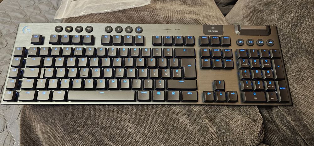 Logitech g915. Безжична механична RGB Gaming клавиатура