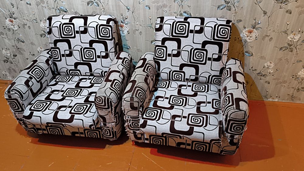 Продам два дивана и два кресла