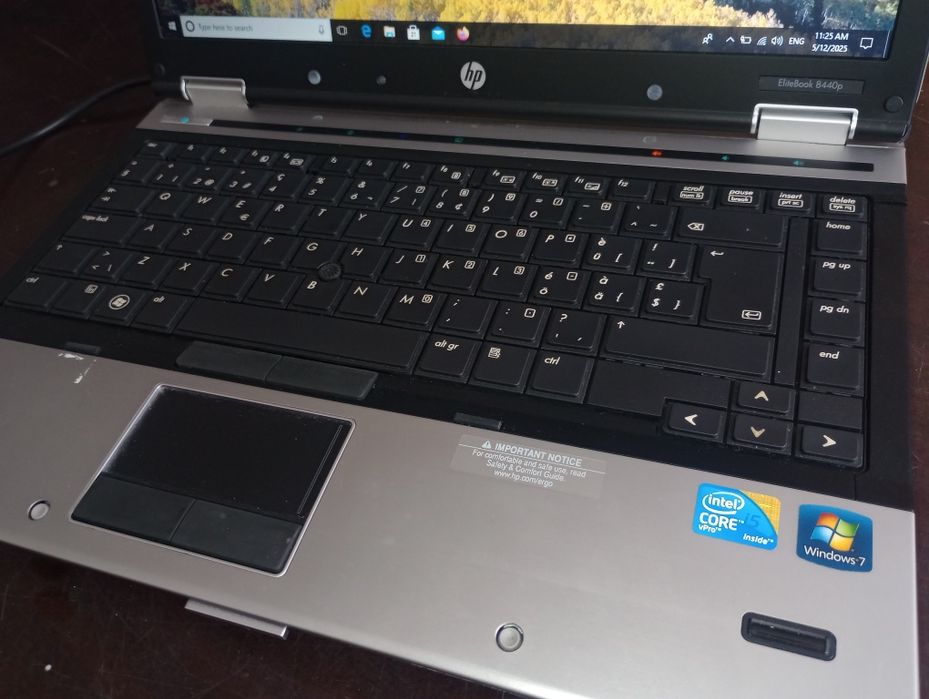 Elitebook HP cu Intel i5, amprenta și carcasă metalică