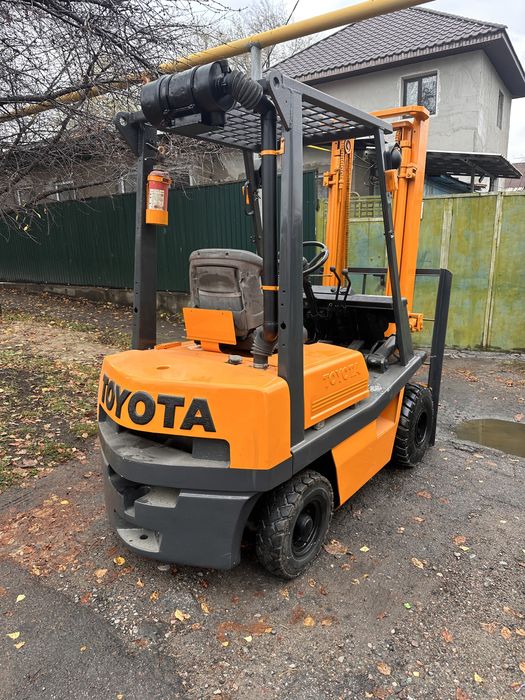 Вилочный погрузчик toyota