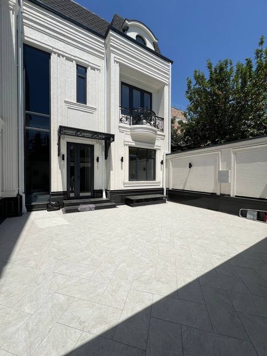 Продам евро дом Мирзо-Улугбекский районе Циалковском 2 сотки 3 уровня