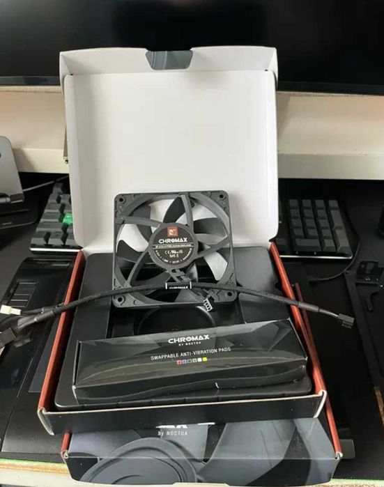 Низкопрофильные вентиляторы Noctua Chromax  NF-A12x15 PWM Chromax