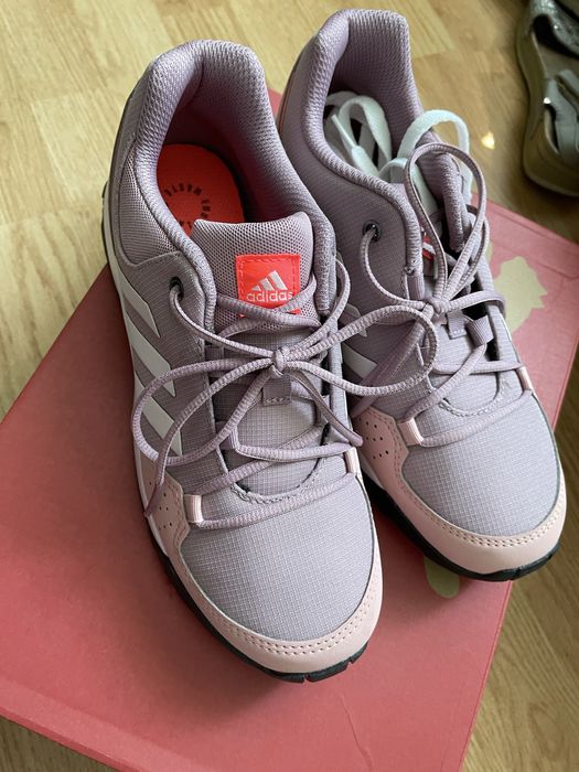 Adidasi in stare buna