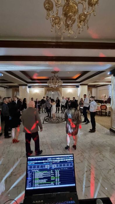 DJ si solist/Foto/Nunti/Cumetrii/zile de nastere si petreceri private