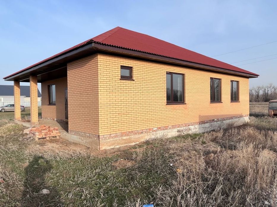 Продаётся дом 12×14 м! Стены: керамзитоблок + облицовочный кирпич.