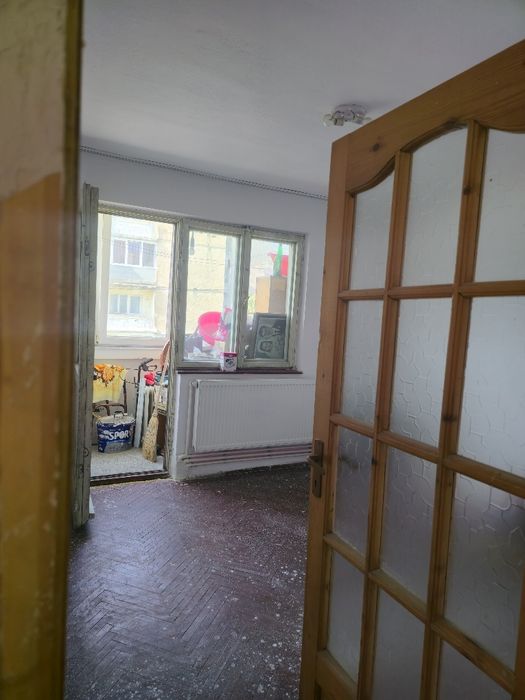 Vind apartament 3 camere