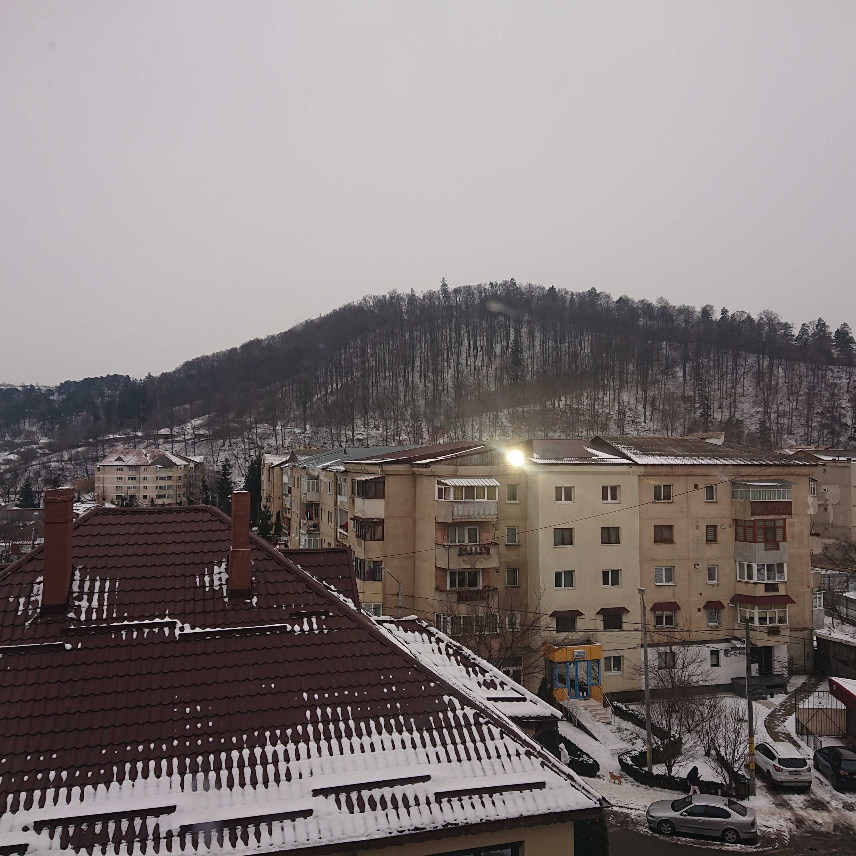Apartament cu 3 camere in centrul orasului Comanesti
