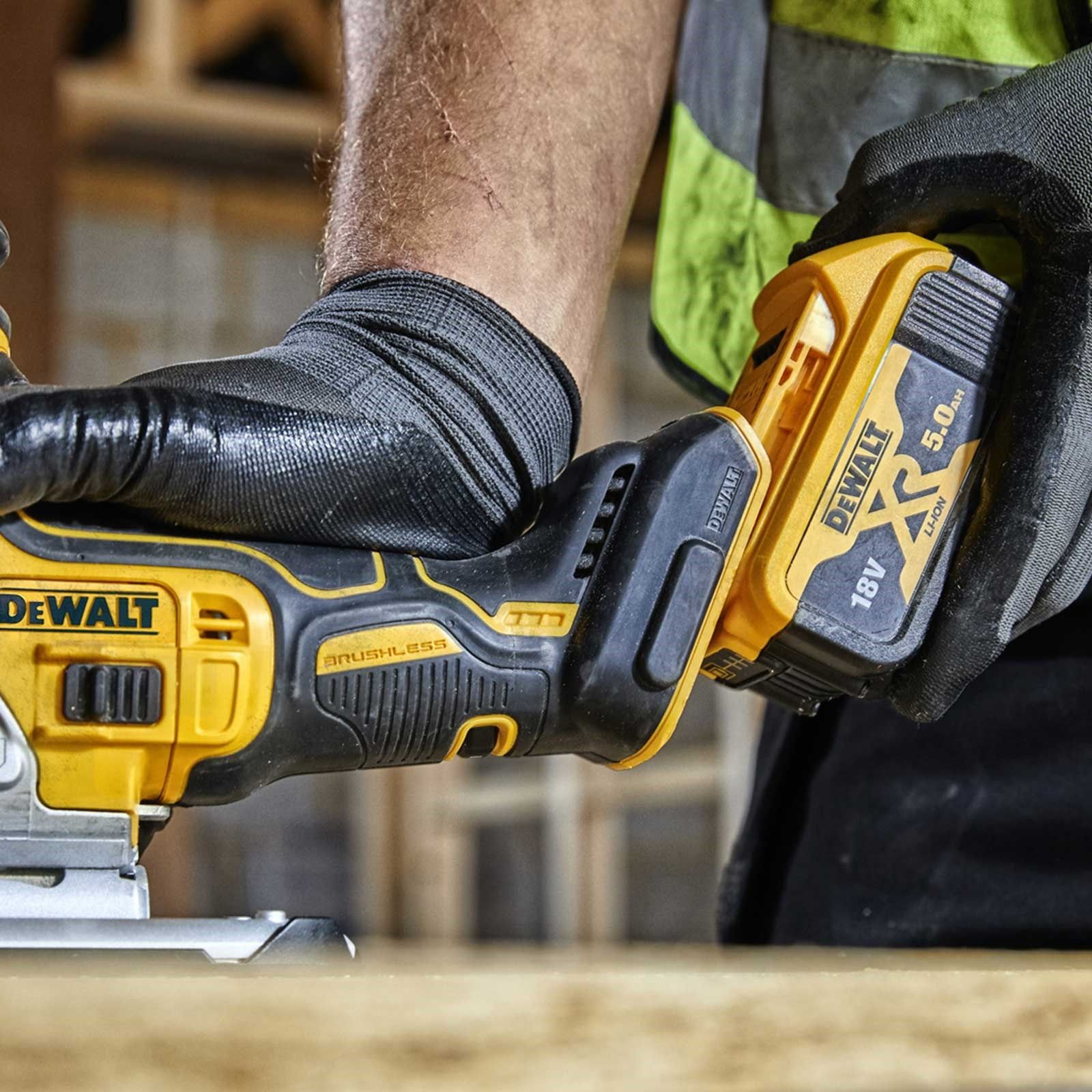 Прободен трион/Зеге Dewalt DCS335N/18V