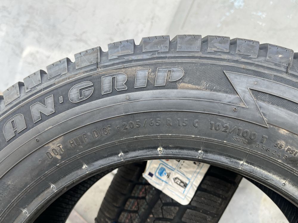 2бр. нови гуми за бус 205/65/15C Semperit DOT 2920