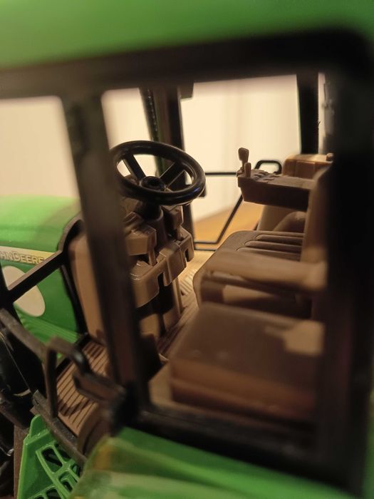 Оригинална играчка John Deere 6920