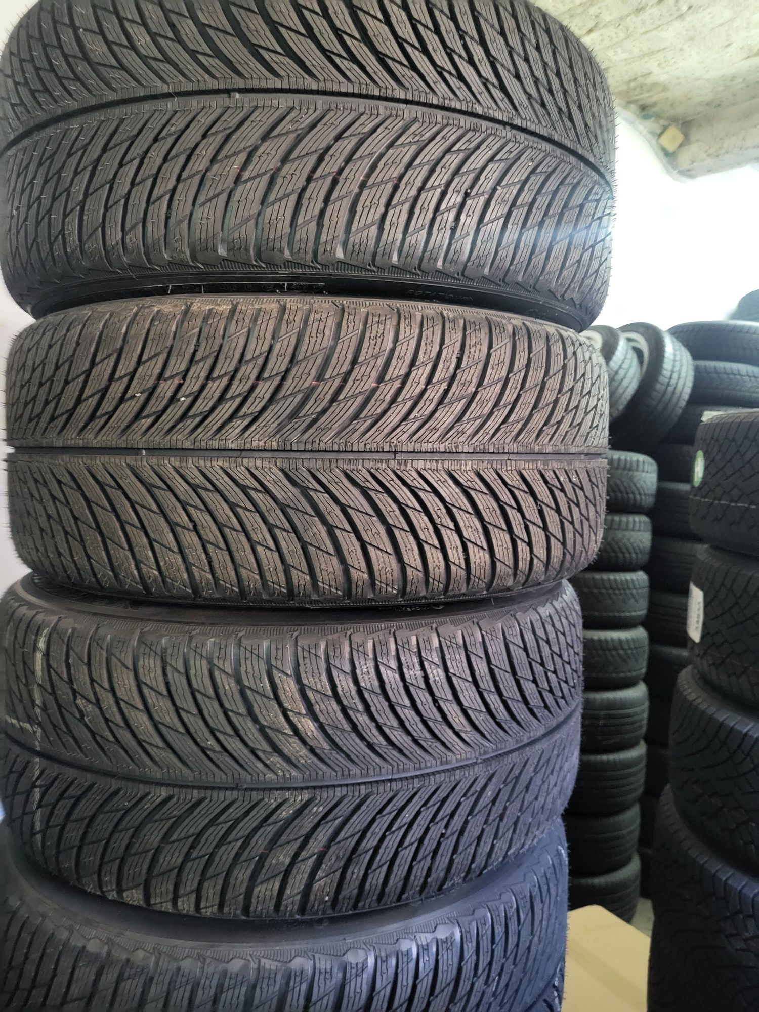 4 бр зимни 265/40/19 Michelin Alpin 5