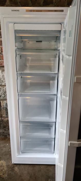 iQ300 Свободно стоящ вертикален фризер GS29NGW30/02 NoFrost A++