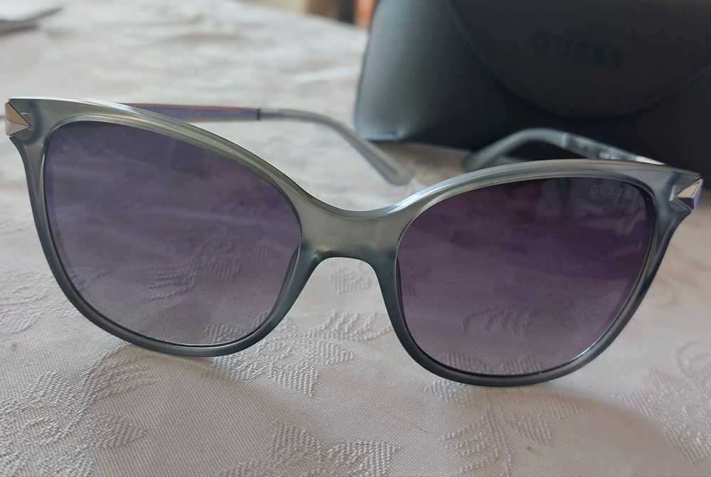 Слънчеви очила GUESS