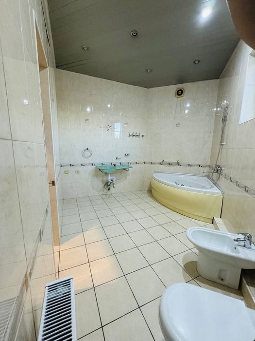 Продам дом Мирзо-Улугбекский районе Луначарском 12моток 3 уровня 7 ком