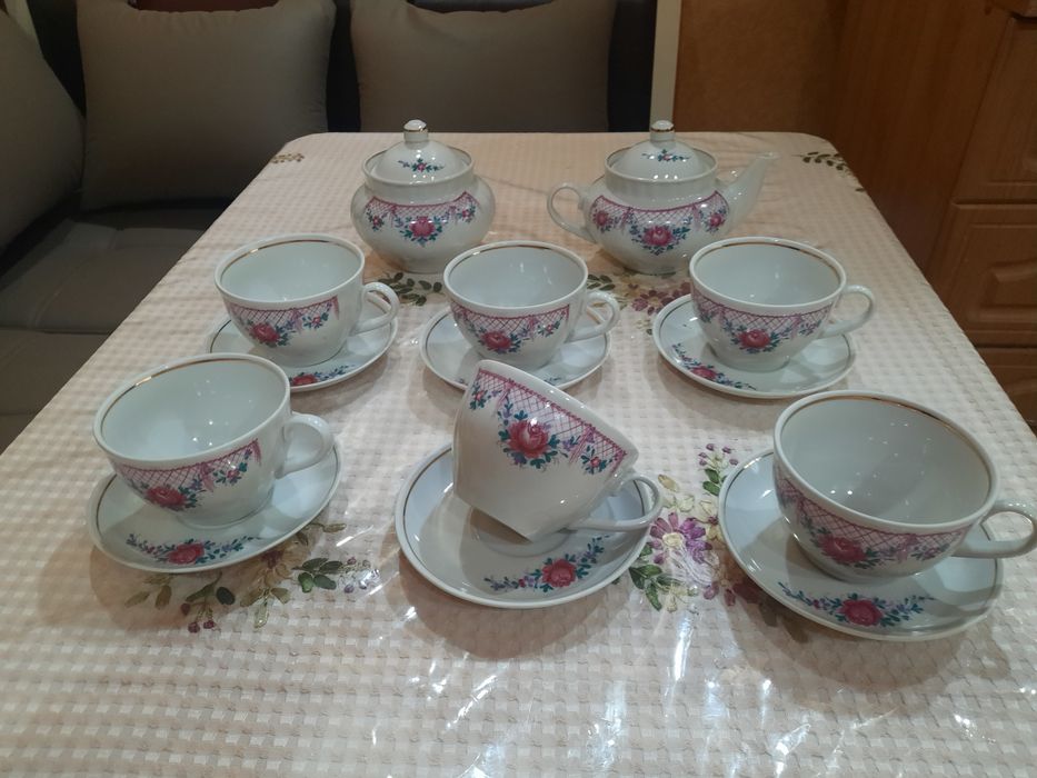 Абсолютно новый, редкий чайный сервиз на 6 персон, из 14 предметов, (к