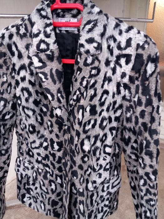 Vând sacou animal print