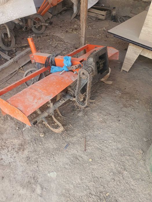 Traktor ZUBR 1105