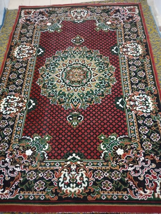 Продаётся ковёр.