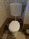 Vas wc baie cu rezervor la înălțime