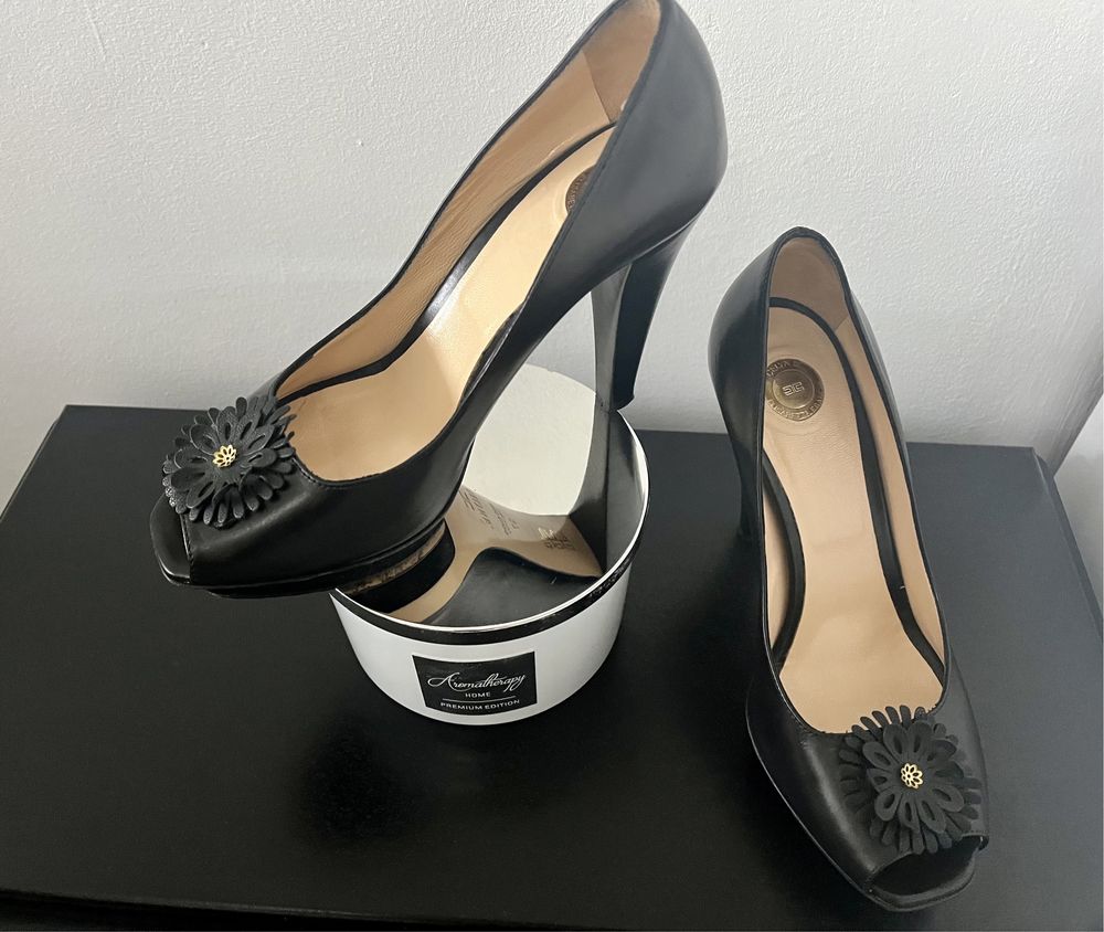 Оригинални обувки Elisabetta Franchi + подарък преса за коса
