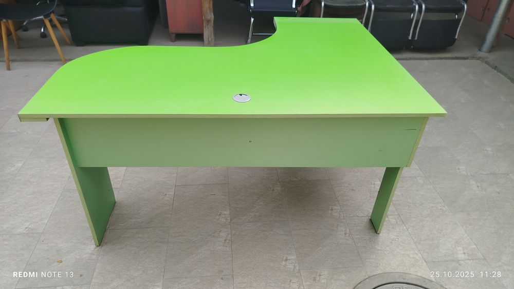 Продам угловой стол