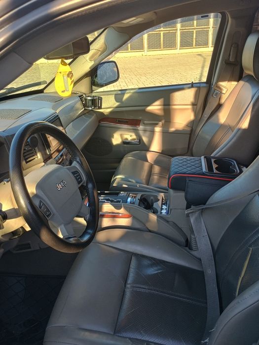 Vând grand cherokee