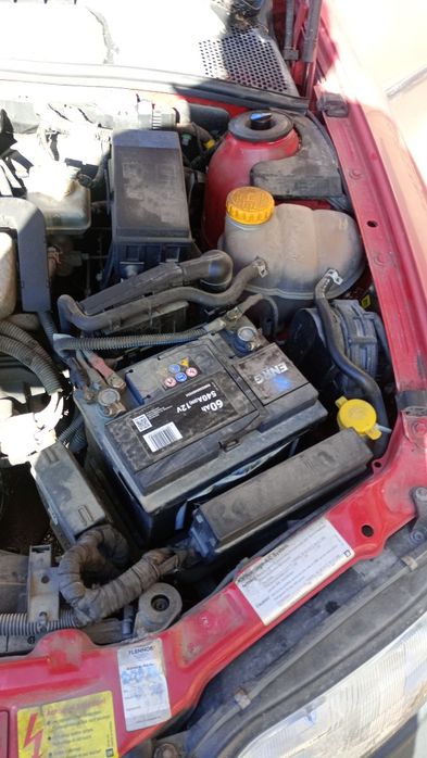 Продавам Опел Вектра 1.6.